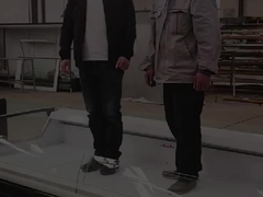 Samodzielnie obsługujący się chłodniczy sprzedawca, zintegrowany z podgrzewaczem odmrażania